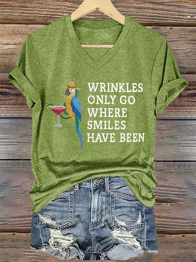 V-Neck Retro Wrinkles Only Go Where Smiles Have Been Print T-Shirt