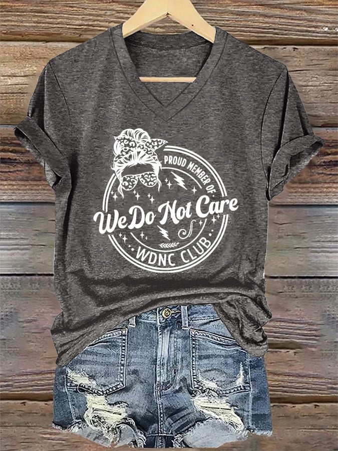 V-Neck Retro Funny Proud Member Of WDNC Club We Do Not Care Menopause Perimenopause Print T-Shirt