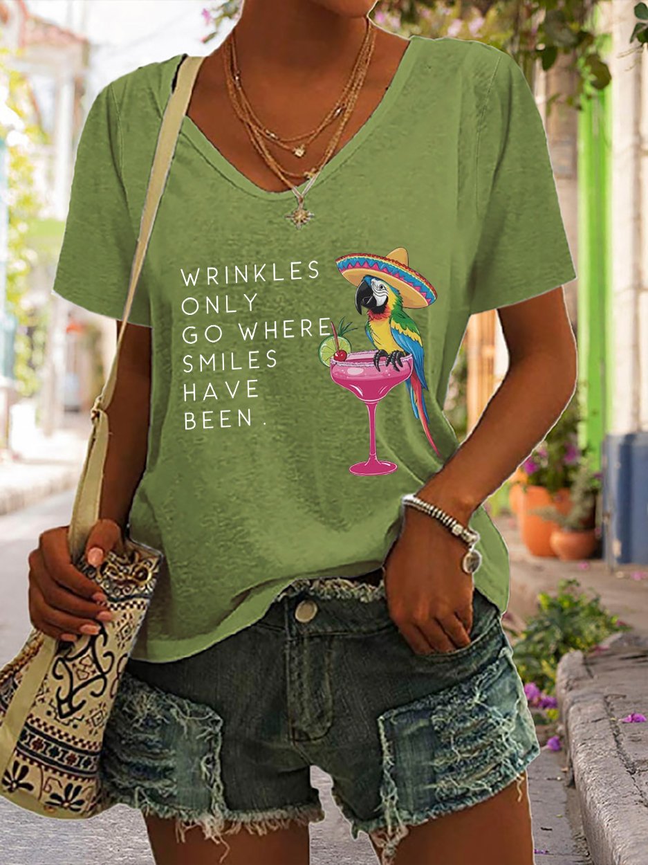 V-Neck Retro Wrinkles Only Go Where Smiles Have Been Print T-Shirt