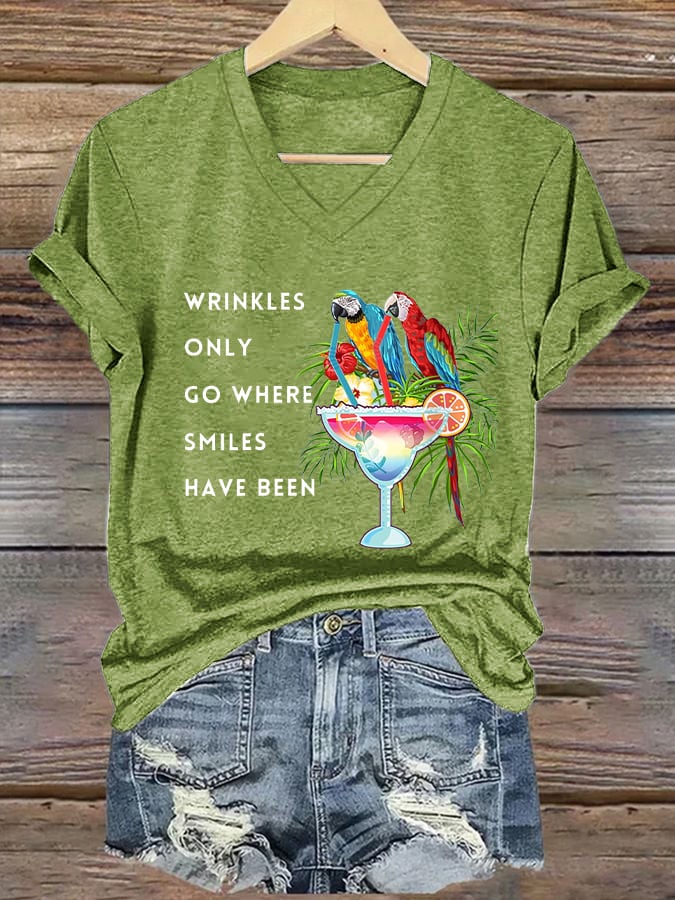 V-Neck Retro Wrinkles Only Go Where Smiles Have Been Print T-Shirt