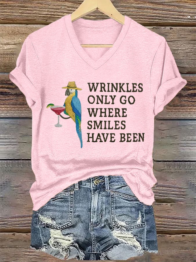 V-Neck Retro Wrinkles Only Go Where Smiles Have Been Print T-Shirt
