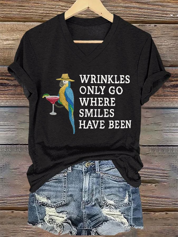 V-Neck Retro Wrinkles Only Go Where Smiles Have Been Print T-Shirt