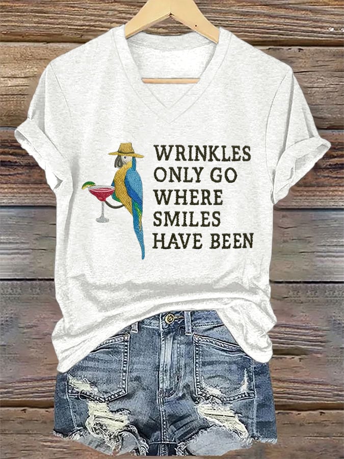 V-Neck Retro Wrinkles Only Go Where Smiles Have Been Print T-Shirt