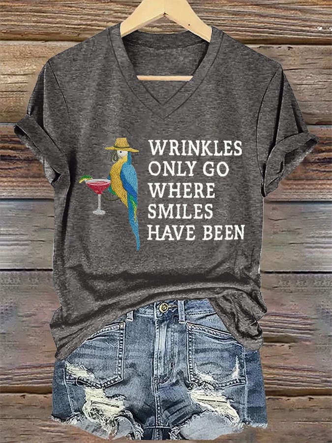 V-Neck Retro Wrinkles Only Go Where Smiles Have Been Print T-Shirt