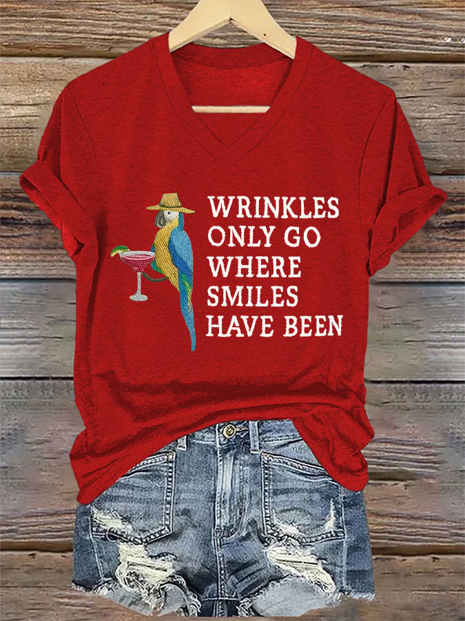 V-Neck Retro Wrinkles Only Go Where Smiles Have Been Print T-Shirt