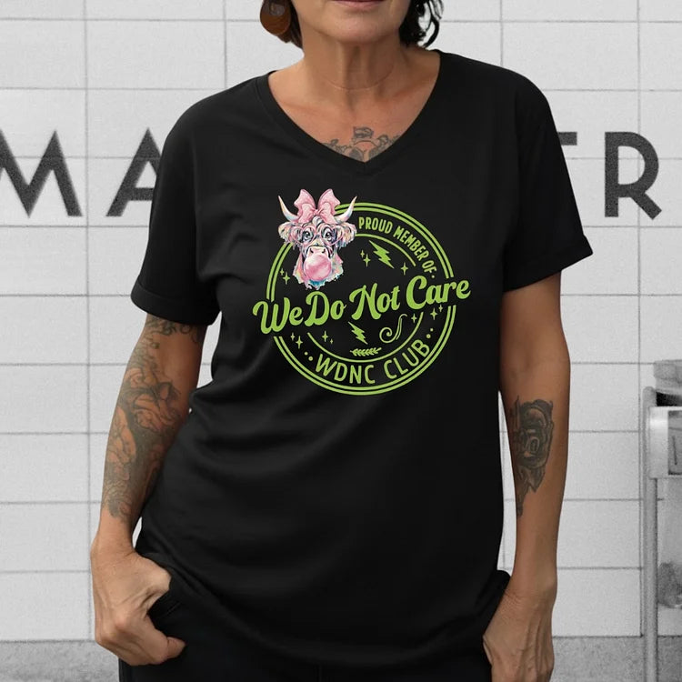 V-Neck Retro Funny Proud Member Of WDNC Club We Do Not Care Menopause Perimenopause Print T-Shirt